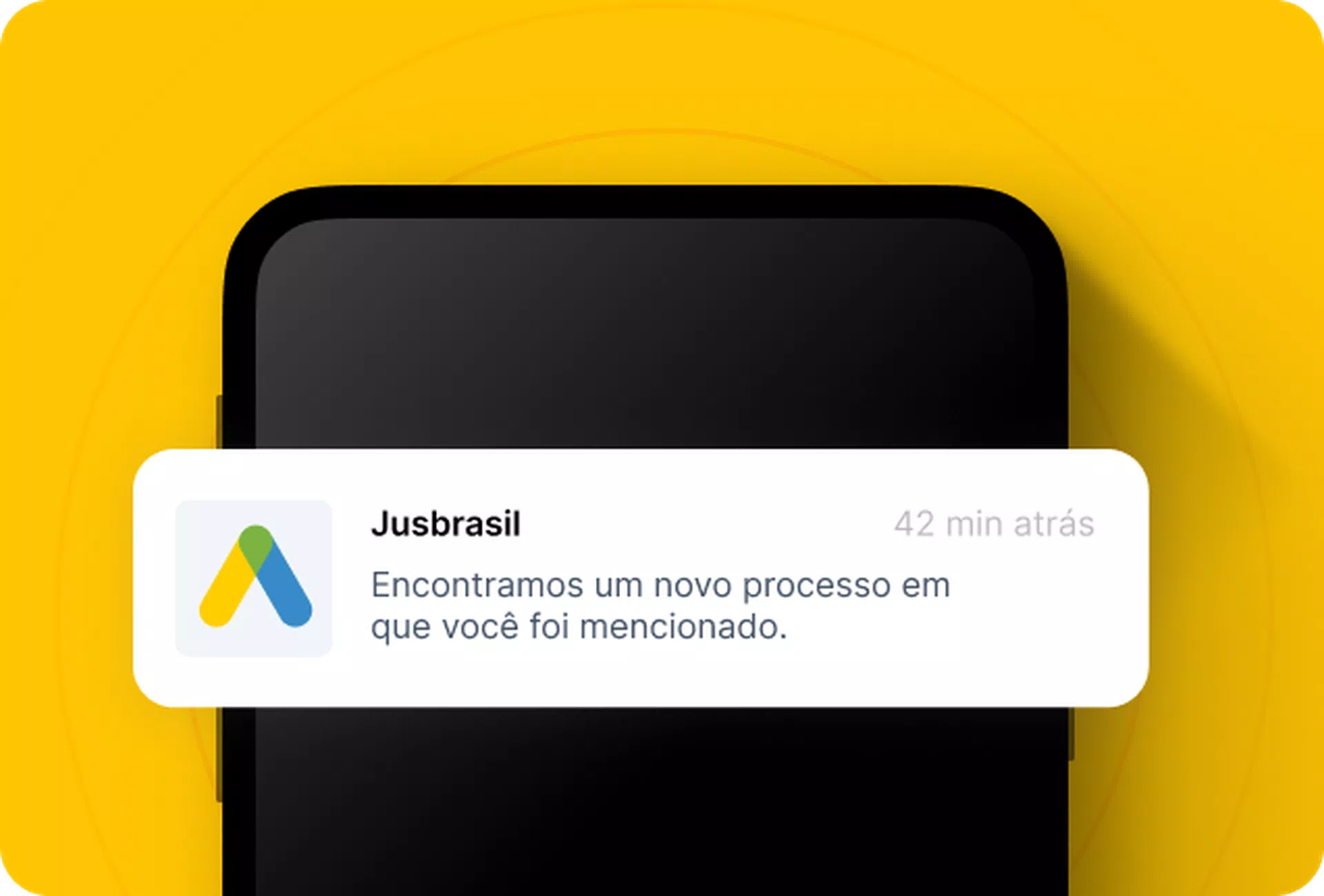 Mulher recebendo alerta de acompanhamento de CPF no WhatsApp pelo Jusbrasil com as mensagens 'Sua vida jurídica protegida, Direto no seu WhatsApp'